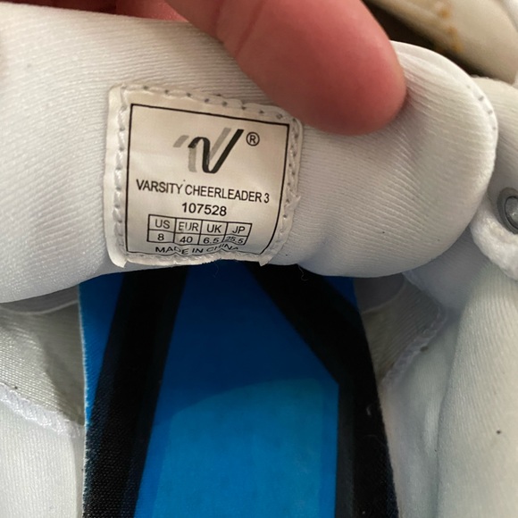 Wilson Cheer shoes (fits small) white - Picture 3 of 3